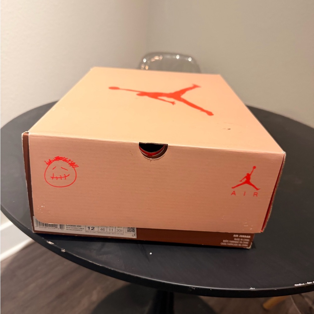 Travis Scott Sneakers Box - Jordan 6
